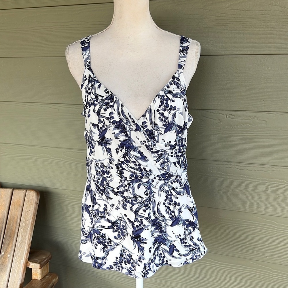 Donna Karan New York Floral Sleeveless Top